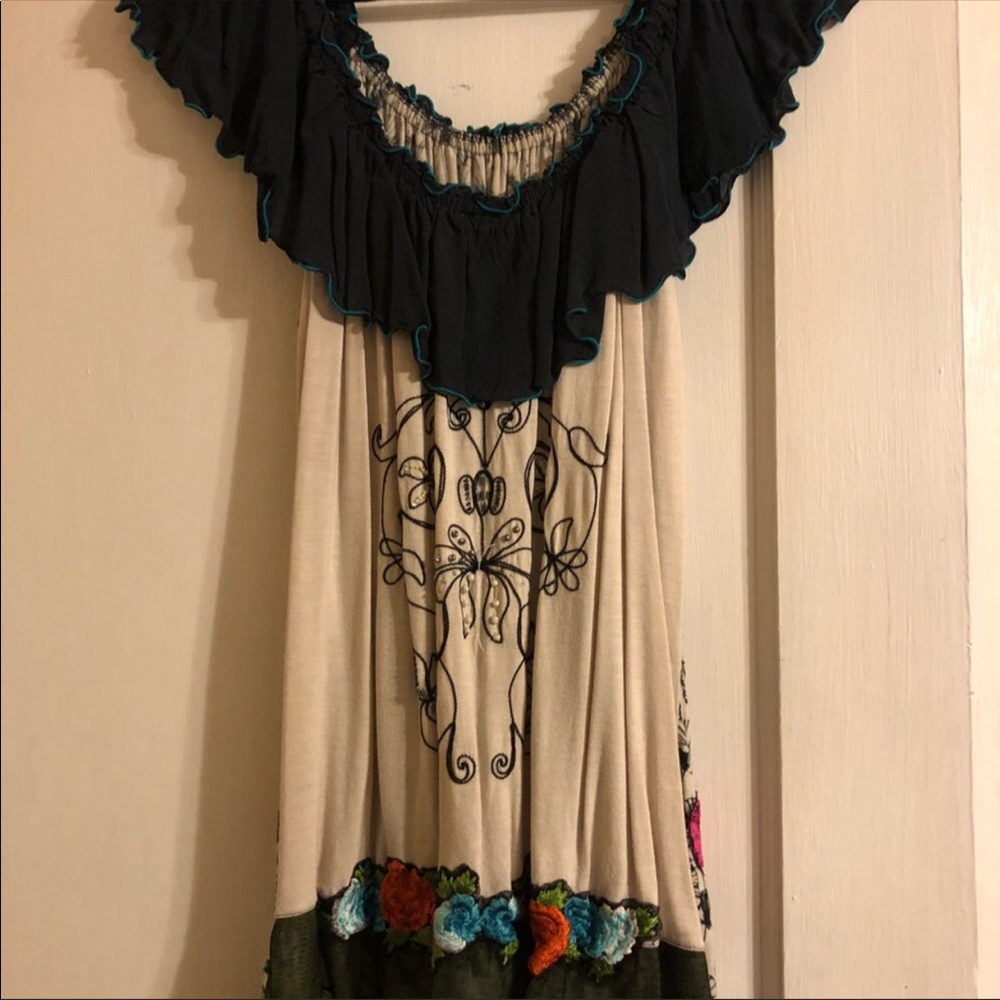 KRISTIE LEE- top off or on shoulder xl runs small